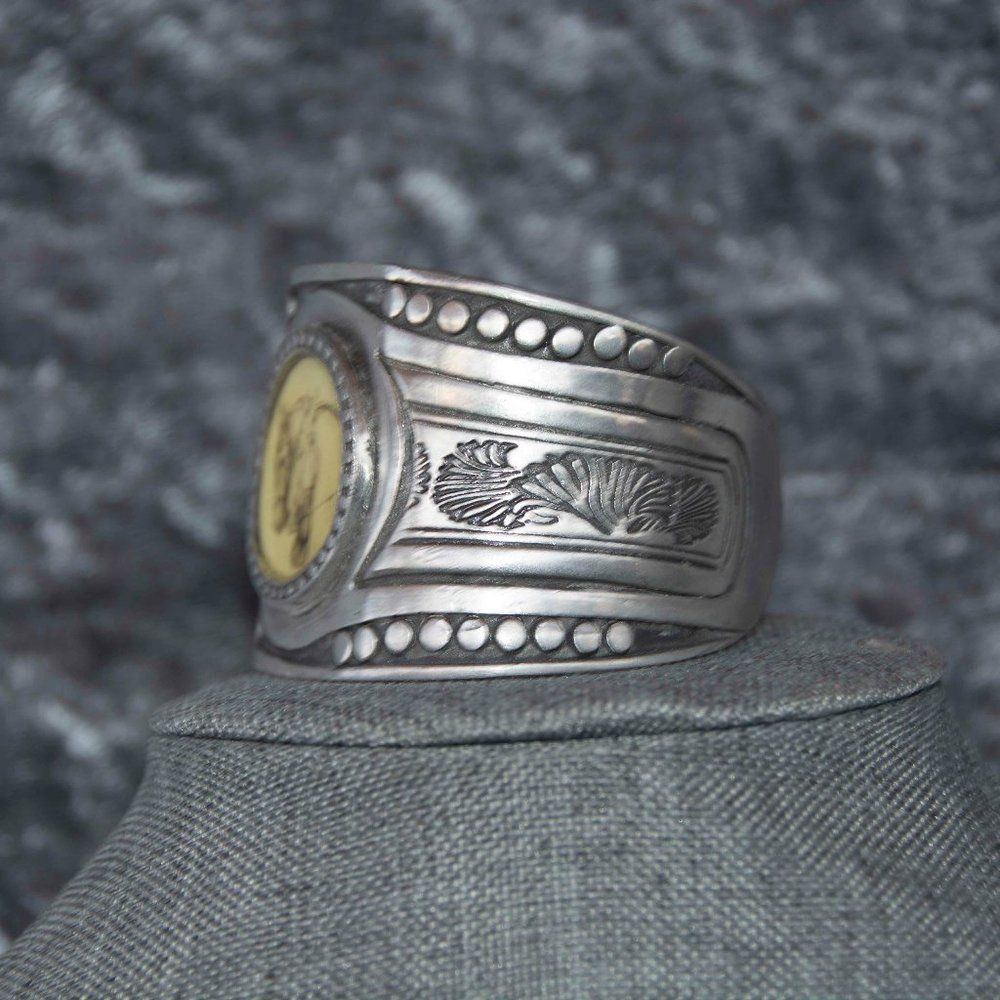 Hand Crafted Pewter Cuff Bracelet - Scribed Horse Heads Focal - Picture 3 of 7